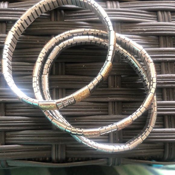 Vintage metal bangles - Picture 2 of 4